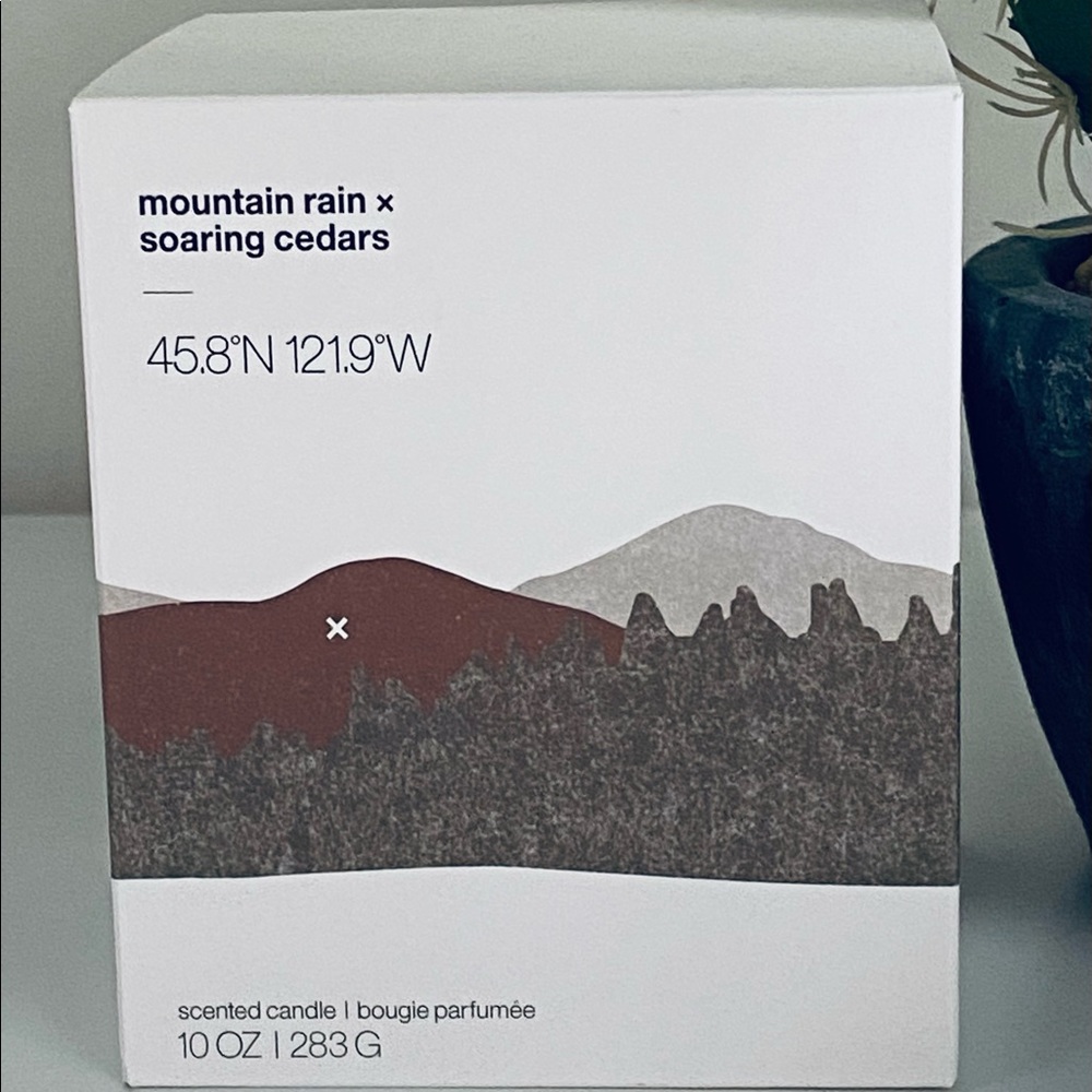 Crate&Barrel Mountain Rain and Soaring Cedars candle